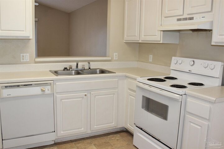 Property Photo:  213 Valdosta Ave  FL 32507 