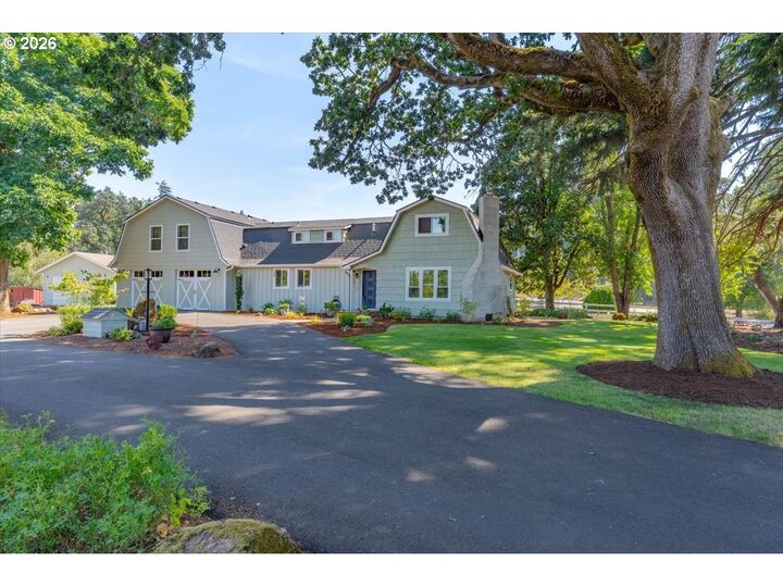 Property Photo: 230 SE Howell Prairie Rd OR 97317