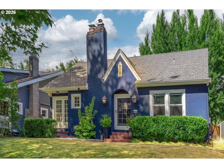 Property Photo: 3325 NE Holladay St OR 97232
