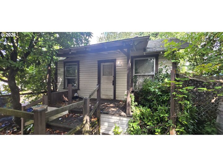 Property Photo:  2037 E St  WA 98671 