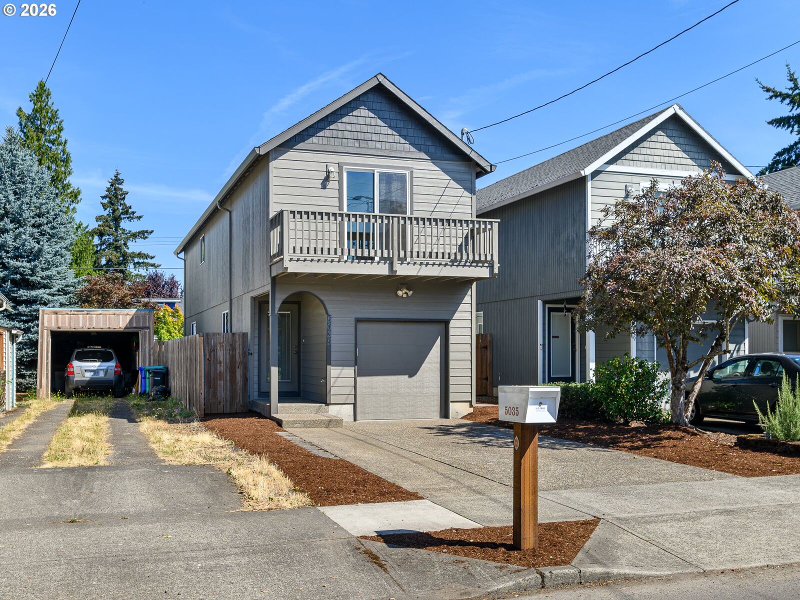 Property Photo:  5035 SE Ogden St  OR 97206 
