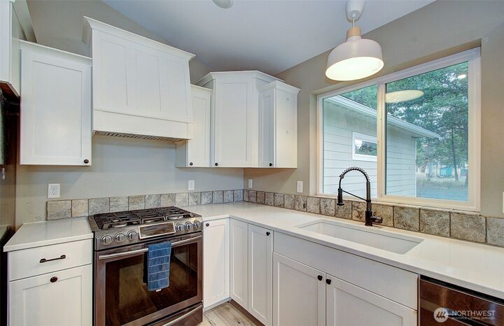 Property Photo:  80  Sara View Drive  WA 98620 