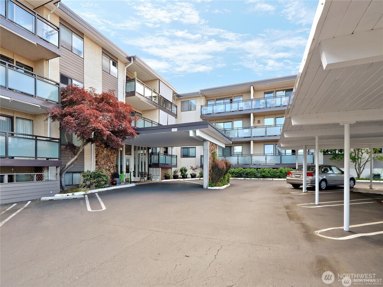 Property Photo:  510  Forsyth Lane 210  WA 98020 