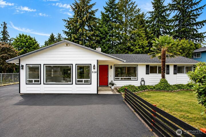 Property Photo:  528 SW 118th Street  WA 98146 