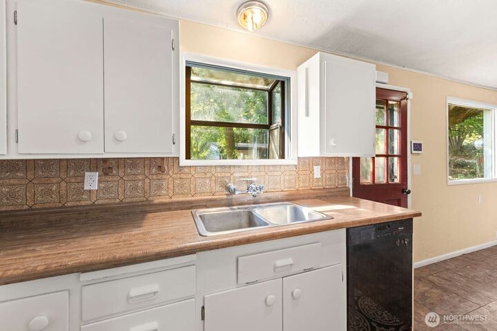 Property Photo:  10311 SW 228th Street  WA 98070 