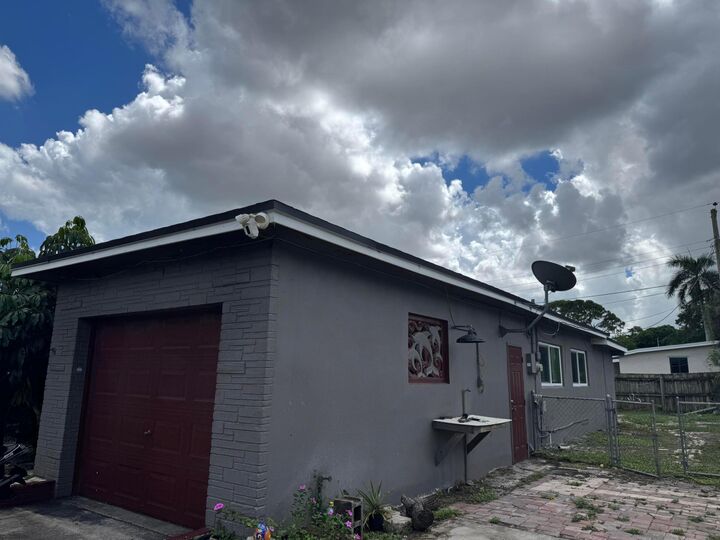 Property Photo:  3340 SW 20th Court  FL 33312 