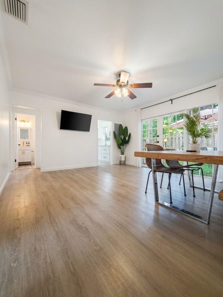 Property Photo: 1400 NE 4th Court 1 FL 33301