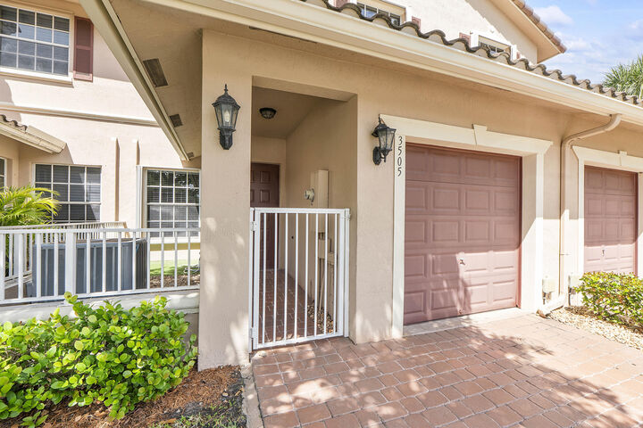 Property Photo:  3505 Lakeside Drive  FL 33328 