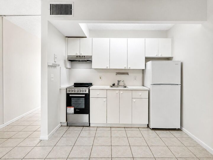 Property Photo:  1400 SW 124th Terrace 105Q  FL 33027 