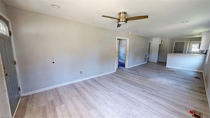 Property Photo: 2404 E Washington St VA 23434