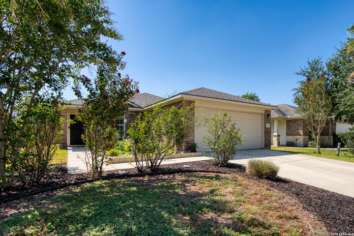 Property Photo: 301 Brahma Way TX 78108