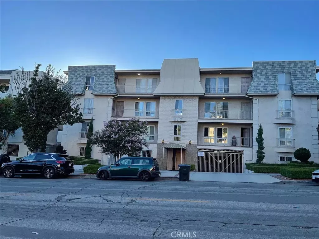 Property Photo:  617 E Angeleno 301  CA 91501 