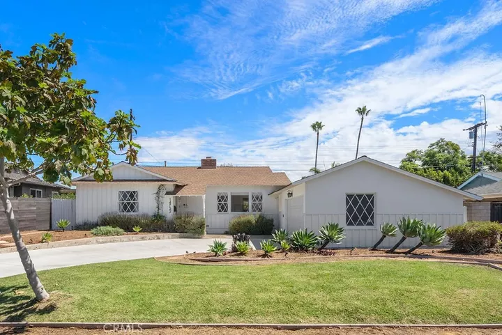 Property Photo:  14752 Romanza  CA 92780 