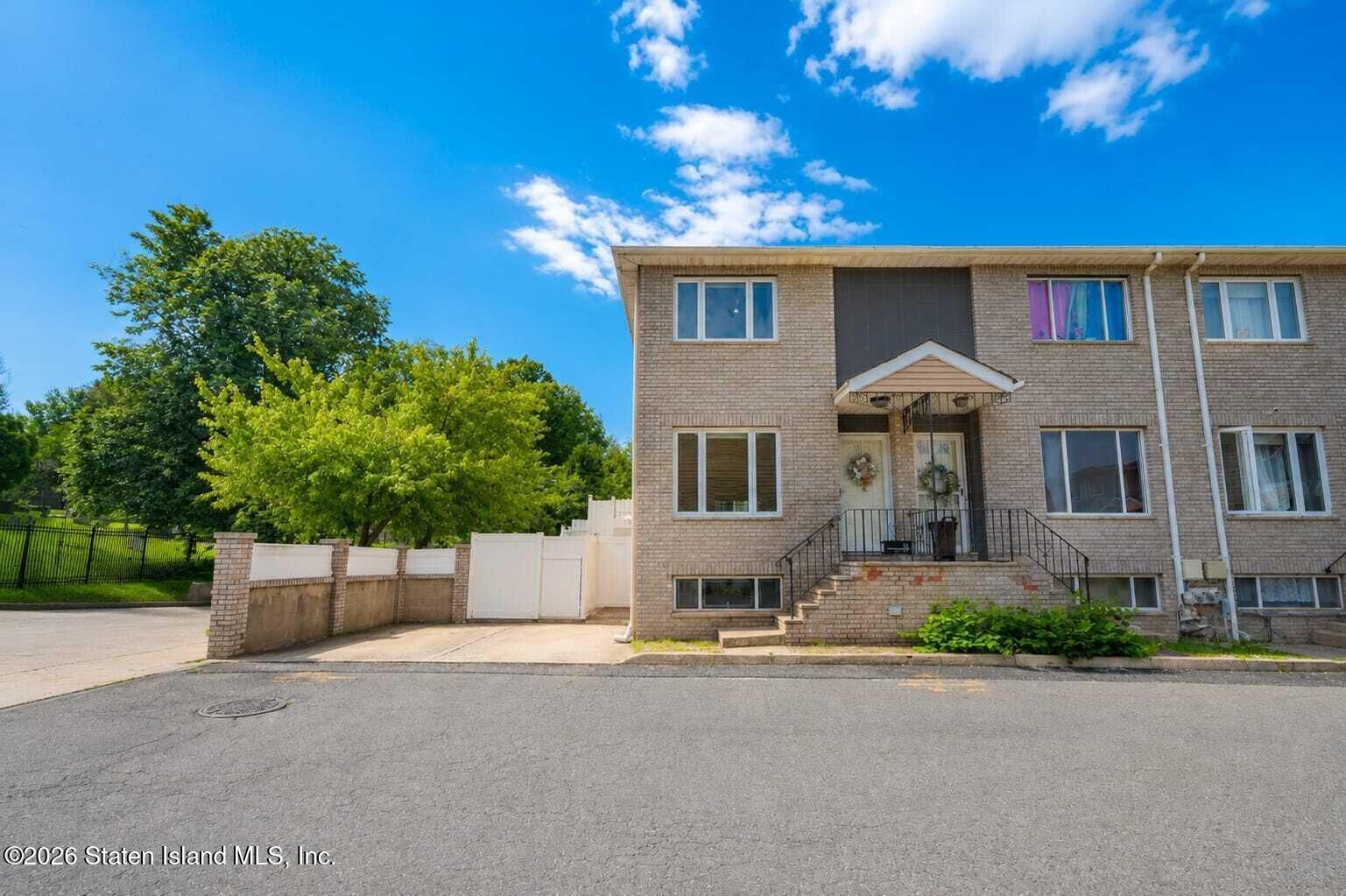 Property Photo:  10 Bar Court  NY 10309 