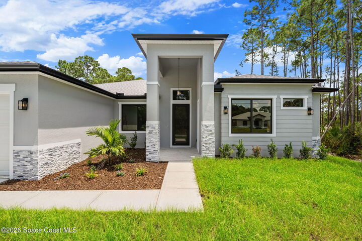 Property Photo:  1749 Hayworth Circle NW  FL 32907 