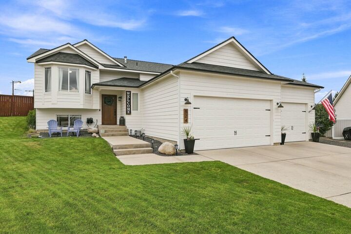 Property Photo: 524 S Moore Ln WA 99037