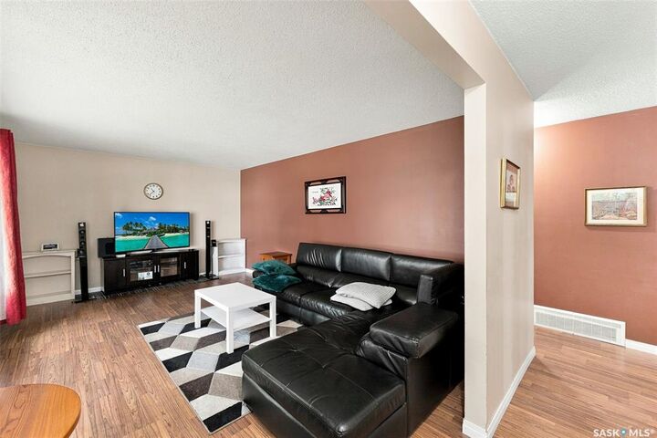 Property Photo:  1520 Uhrich Avenue  SK S4S 4R5 