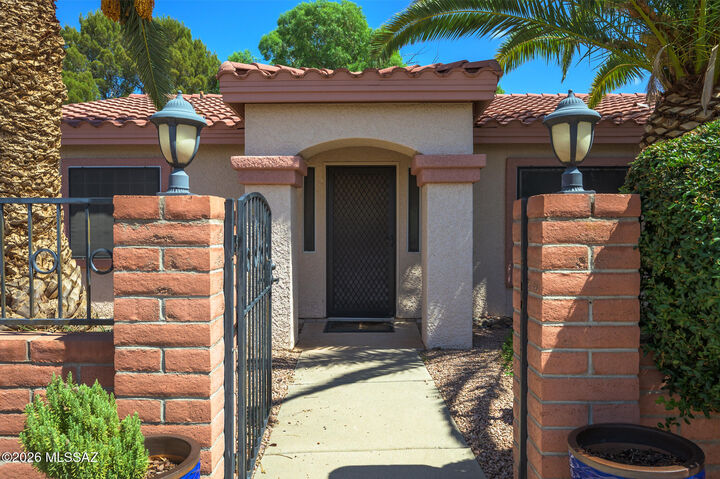 Property Photo:  431 E Vía Cortes  AZ 85614 