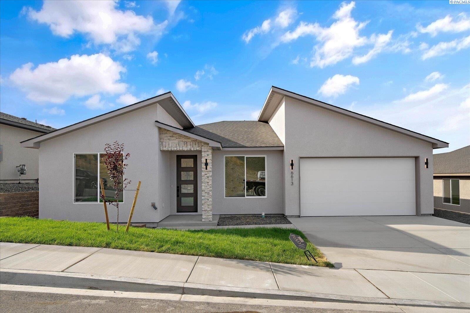 Property Photo: 6613 W 27th Ave WA 99338