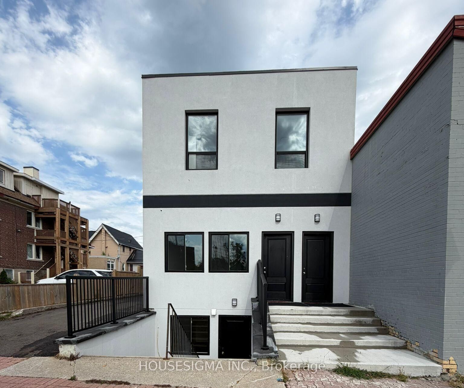 Property Photo:  28 West Street N Main Floor Unit  ON L3V 5B8 