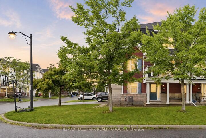Property Photo:  588 Foxlight Circle  ON K2M 0L9 