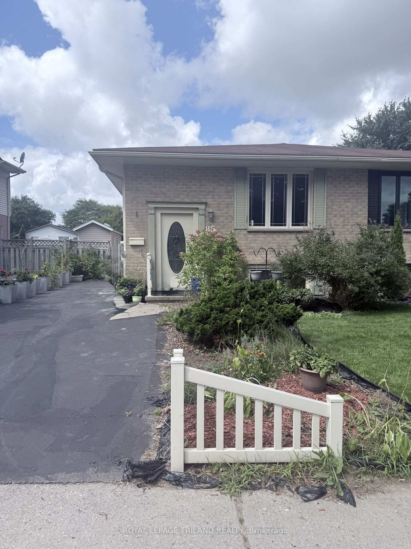 Property Photo:  85 Bonaventure Drive  ON N5V 4A7 