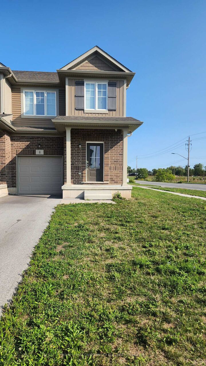 Property Photo: 4 Sycamore Street ON L3C 0H8