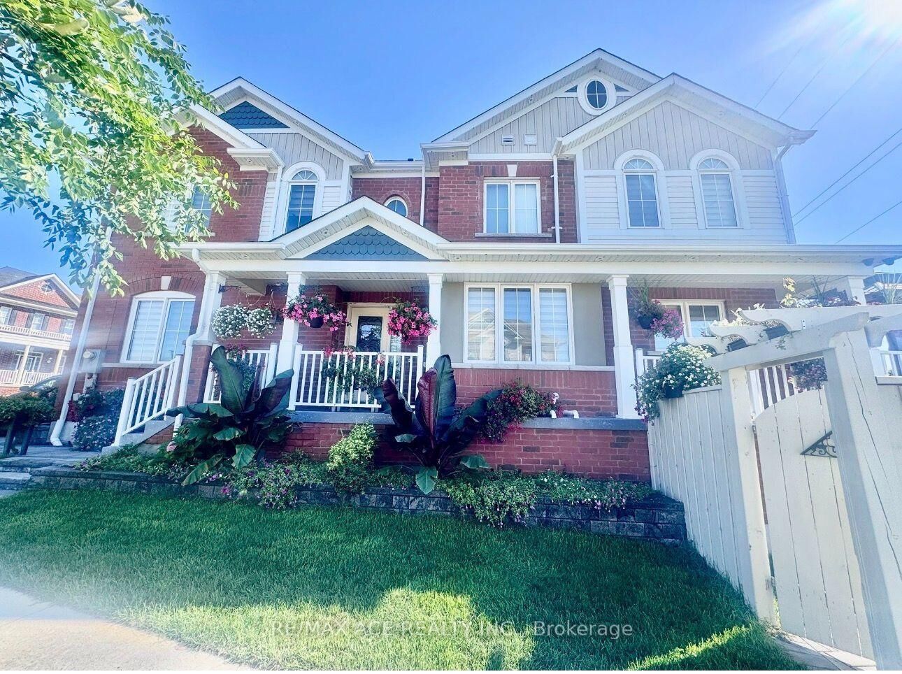 Property Photo: 1011 Cameo Street ON L1X 0G3