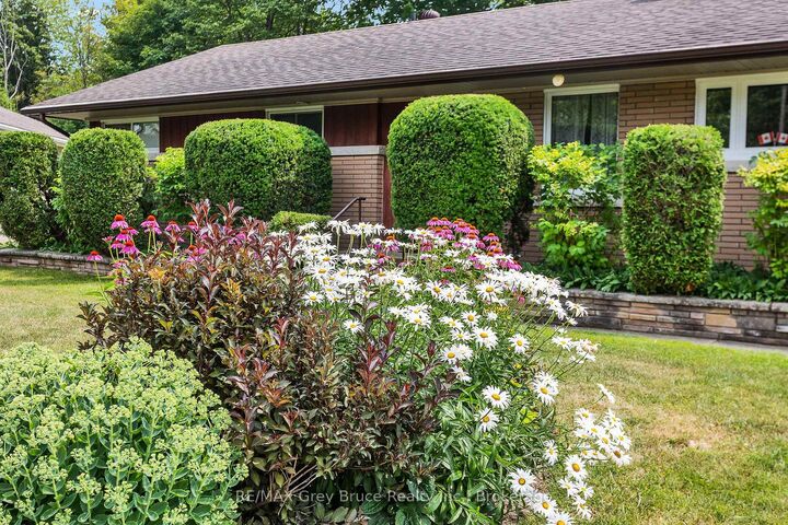 Property Photo:  336 6th Avenue E  ON N4K 2T6 