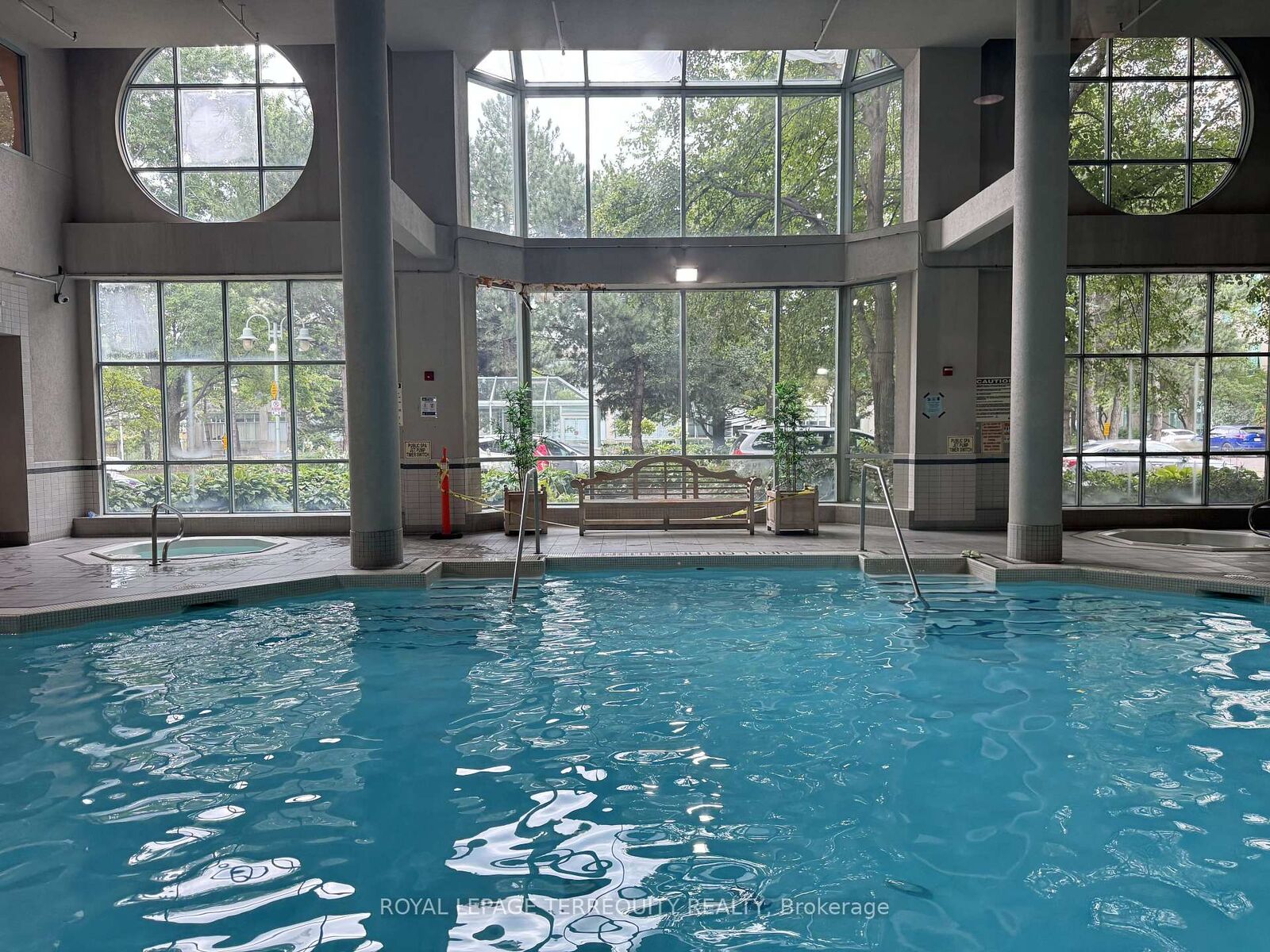 Property Photo:  88 Corporate Drive Ph9  ON M1H 3G6 