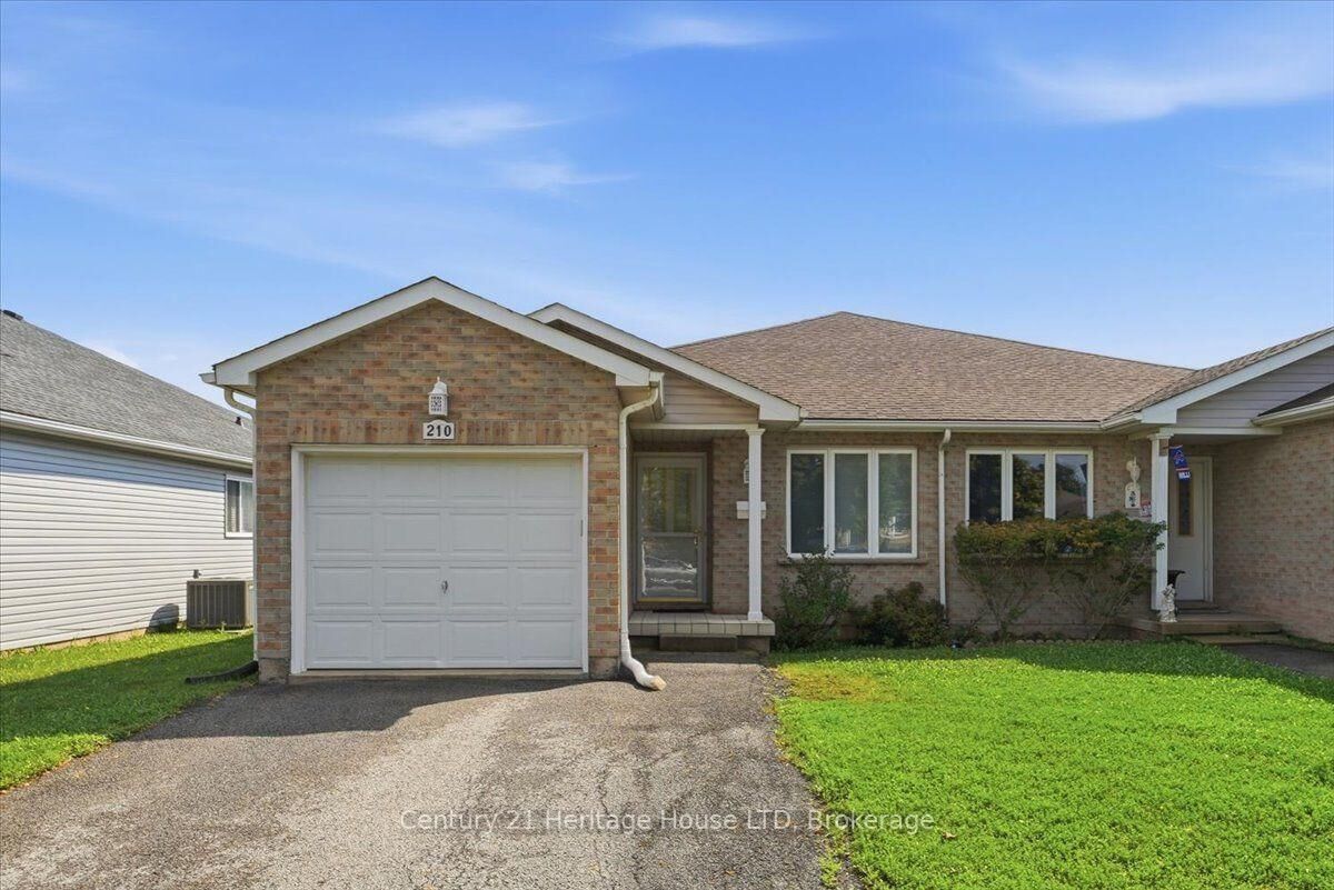 Photo de la propriété:  210 Oakcrest Avenue  ON L3C 7K3 