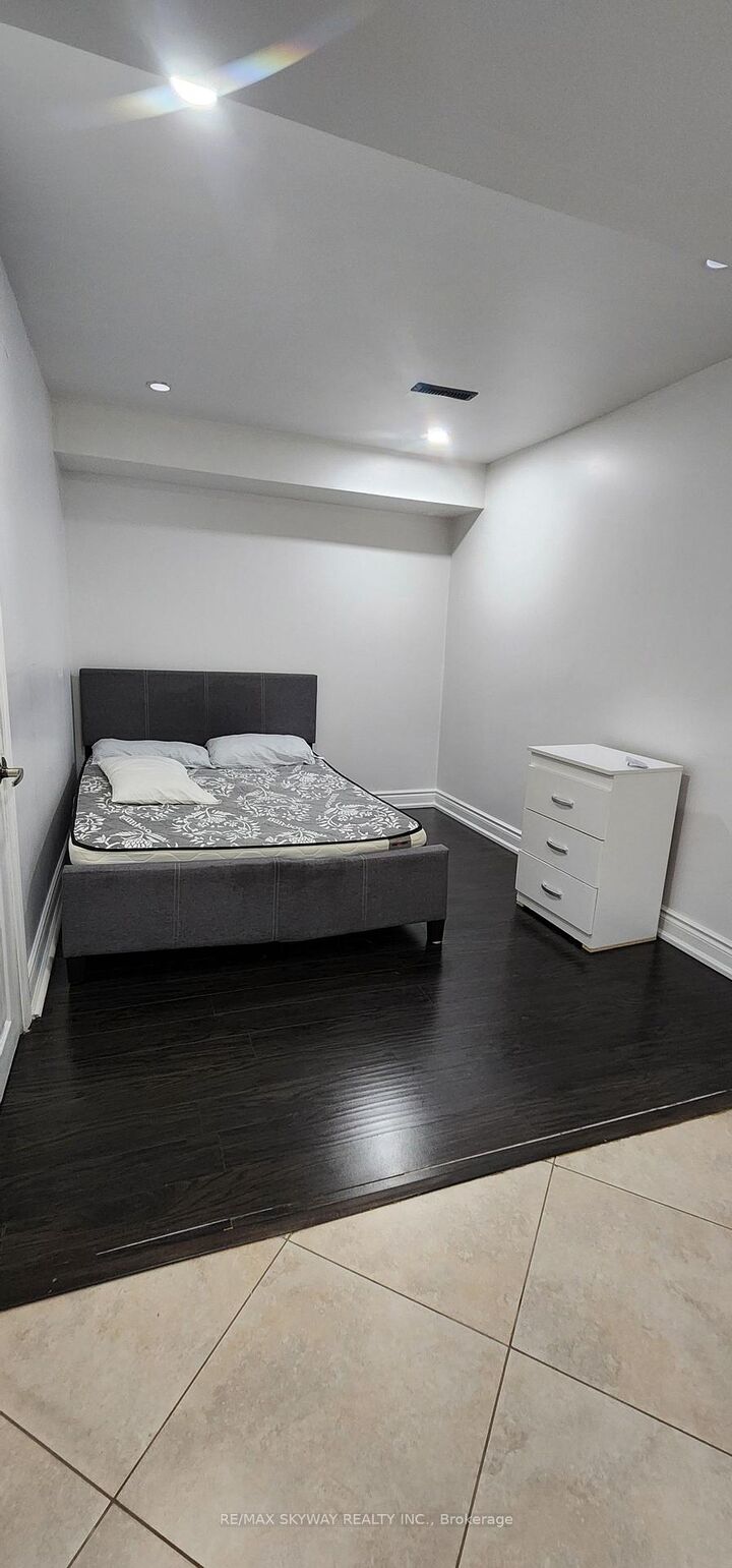 Property Photo:  68 Cobblehill Crescent  ON L6P 2M4 
