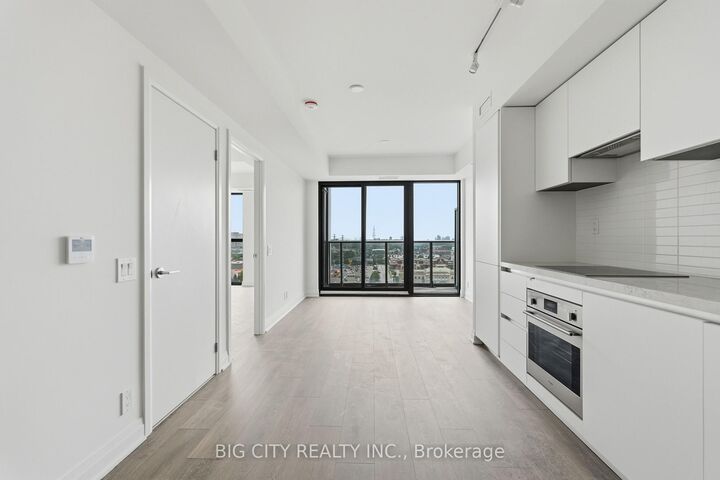 Property Photo:  25 Frederick Todd Way 1211  ON M4G 0E8 