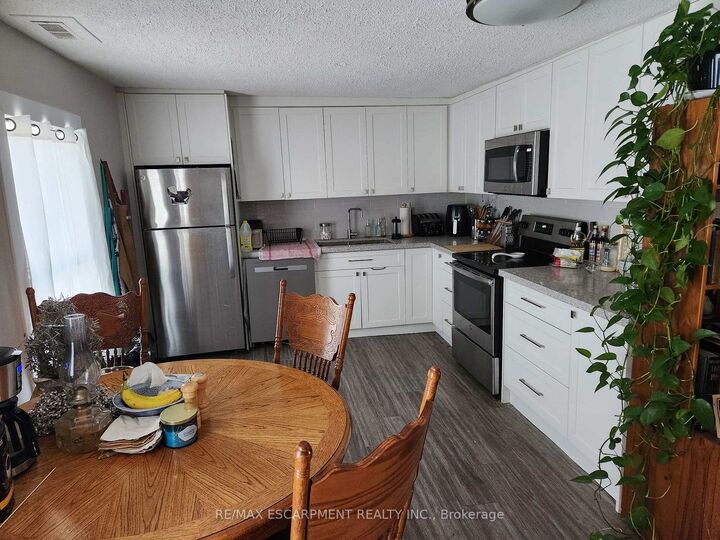 Property Photo:  20 Hetherington Street Upper  ON L2R 2G5 