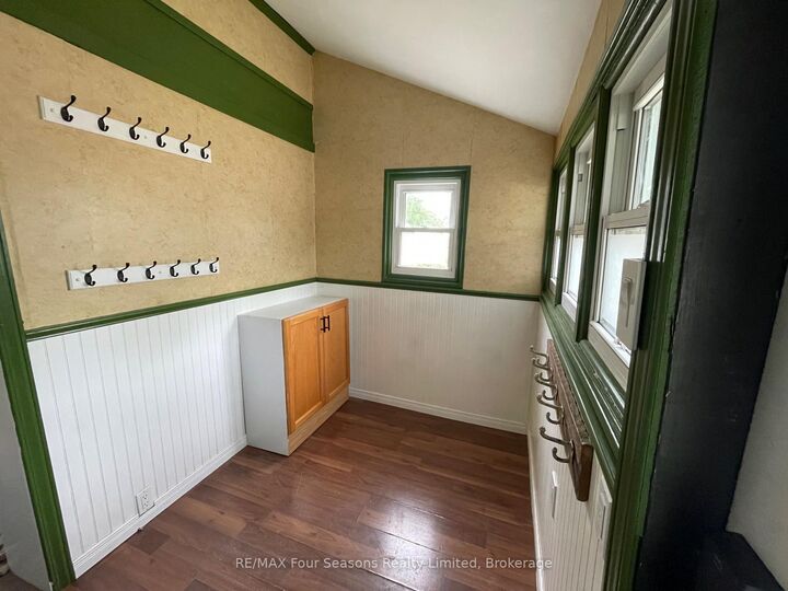 Property Photo:  61 Sixth Street  ON L9Y 1Y8 