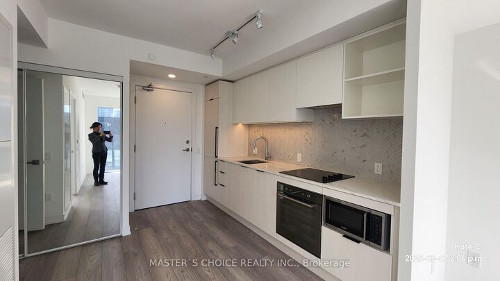 Property Photo:  82 Dalhousie Street 3106  ON M5B 1Y7 