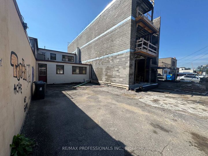 Property Photo:  710 The Queensway Avenue  ON M8Y 1L3 