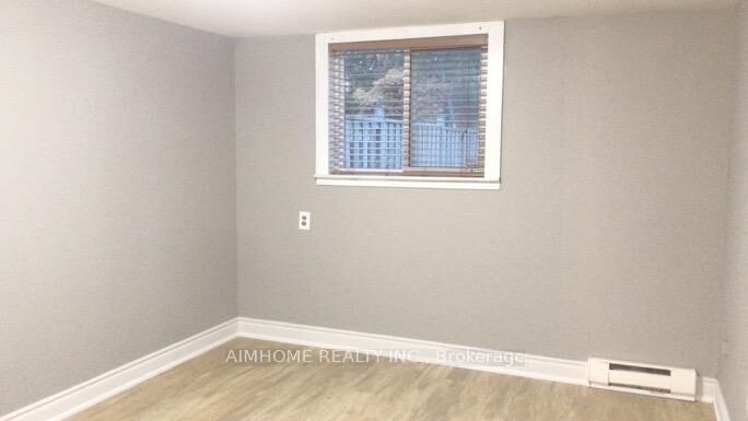Property Photo:  88 Apache Trail Lower  ON M2H 2H9 
