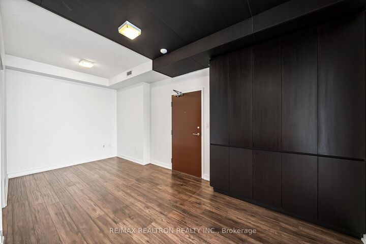 Property Photo:  15 Iceboat Terrace 3207  ON M5V 4A5 
