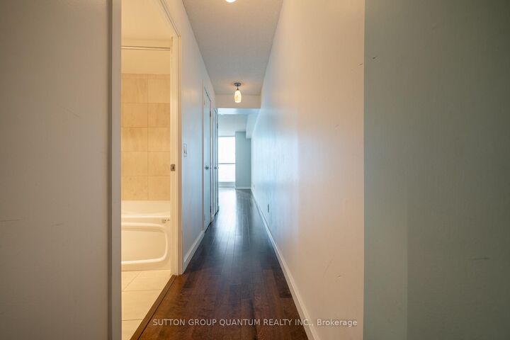 Property Photo:  8 York Street 904  ON M5J 2Y2 