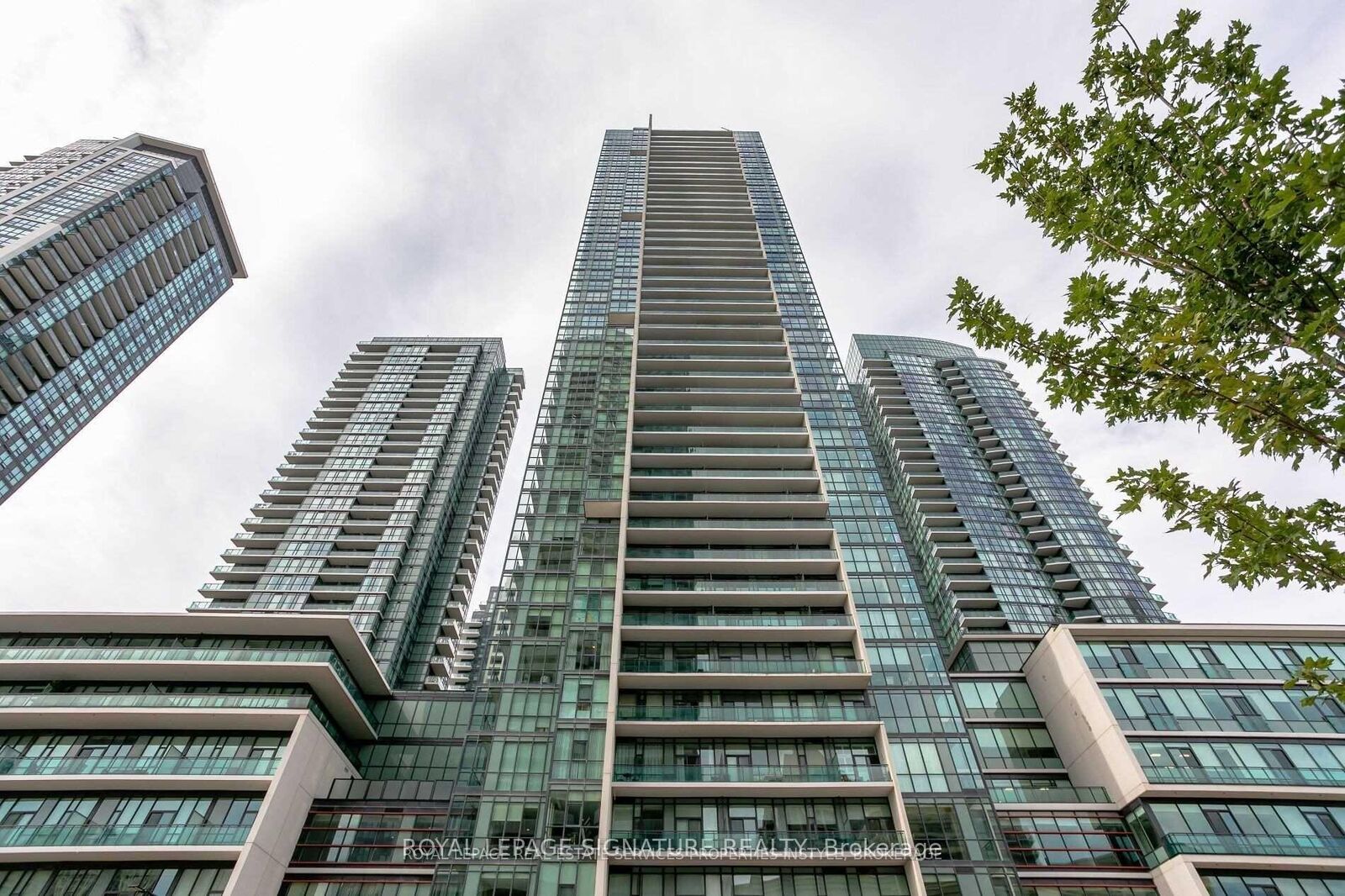 Photo de la propriété:  4070 Confederation Parkway 3604  ON L5B 0E9 