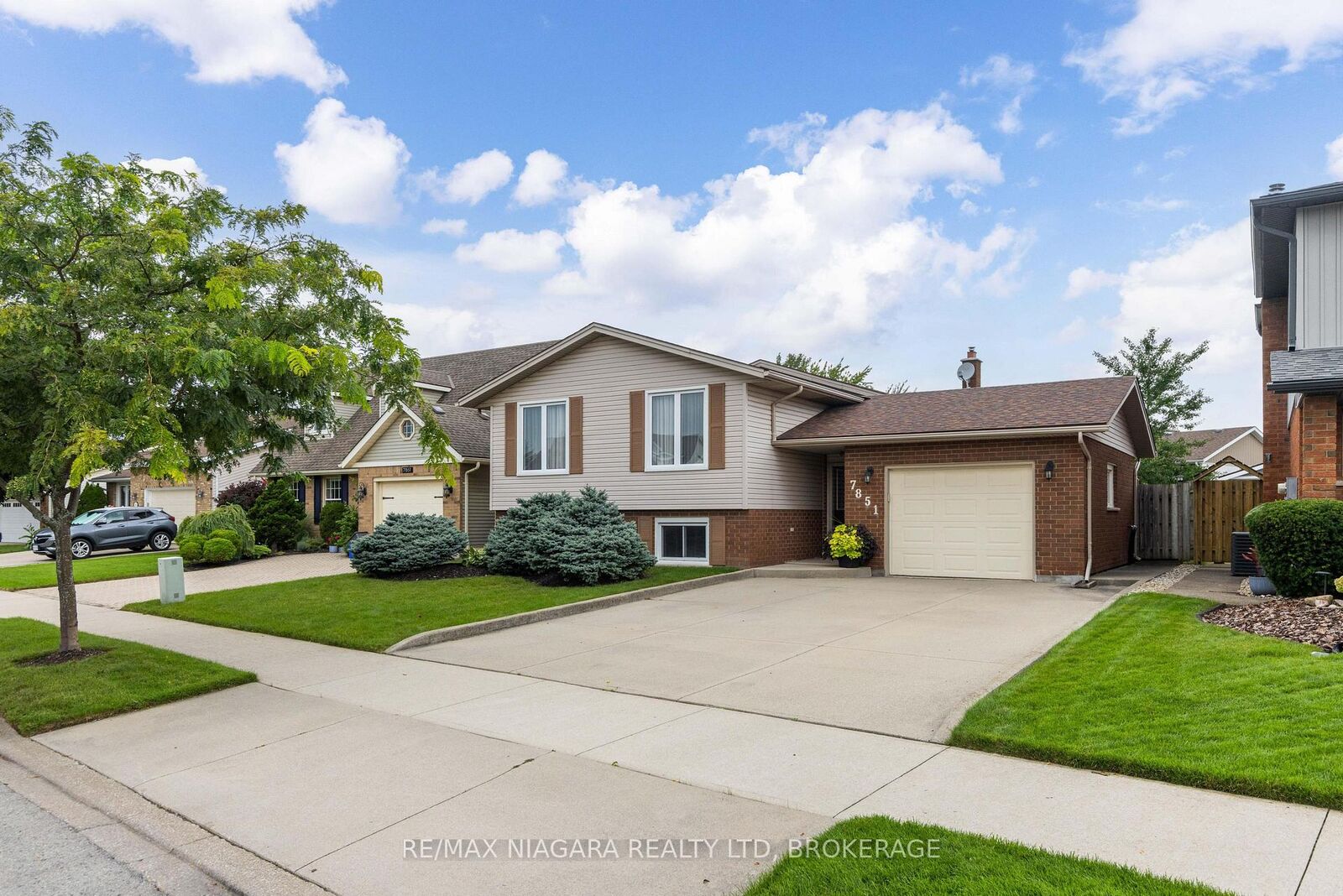 Property Photo:  7851 Chorozy Street  ON L2H 2N6 