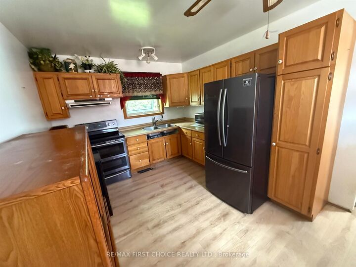 Property Photo: 33 McDonald Road ON P8N 3G2
