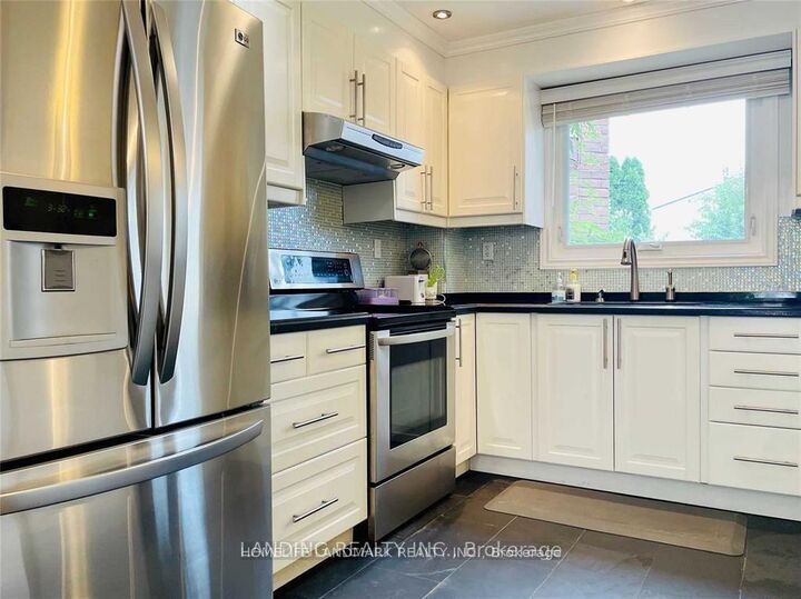 Property Photo:  4263 Sugarbush Road  ON L5B 2X6 
