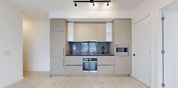 Property Photo:  1285 Dupont Street 2901  ON M6H 0E3 
