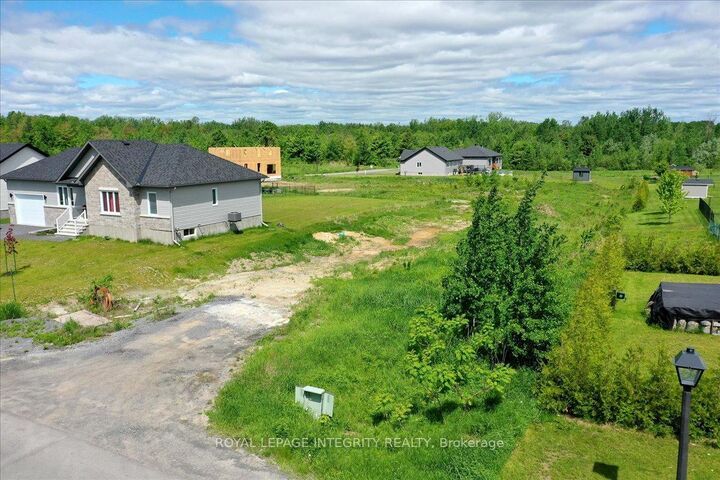 Property Photo: 237 Roxanne Street ON K0A 1N0