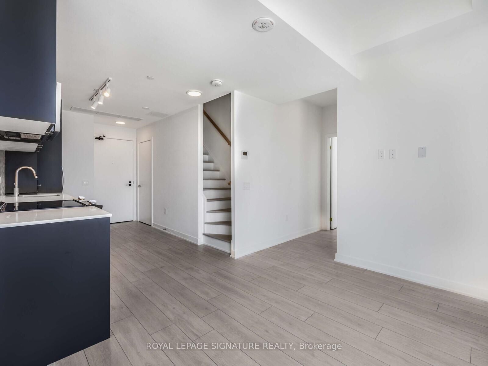 Property Photo:  1610 Charles Street 167  ON L1N 0P5 