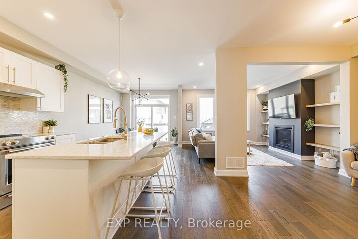 Property Photo:  17 Allan Moore Place  ON K2S 2A9 