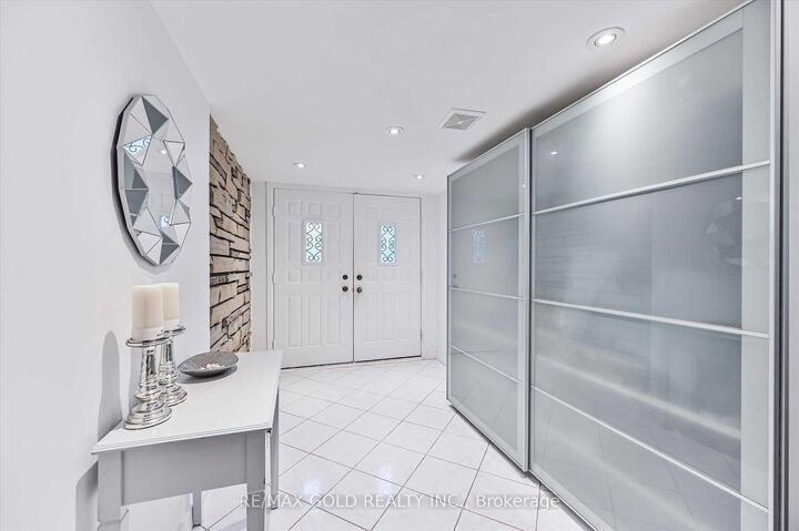 Property Photo:  41 Brookland Drive Main  ON L6T 2M6 