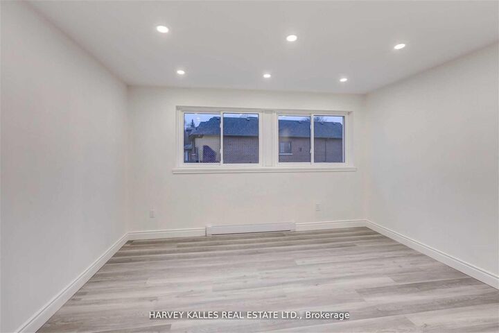 Property Photo:  901 Millwood Road B  ON M4G 1X2 